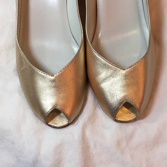 Brunomagli gold open toe heel. - Picture 6 of 8